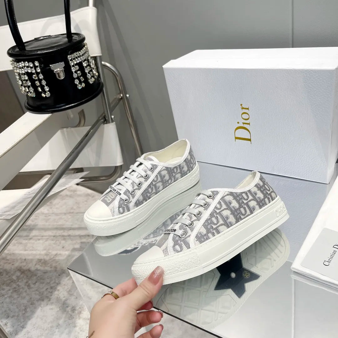 Women Sneakers N373