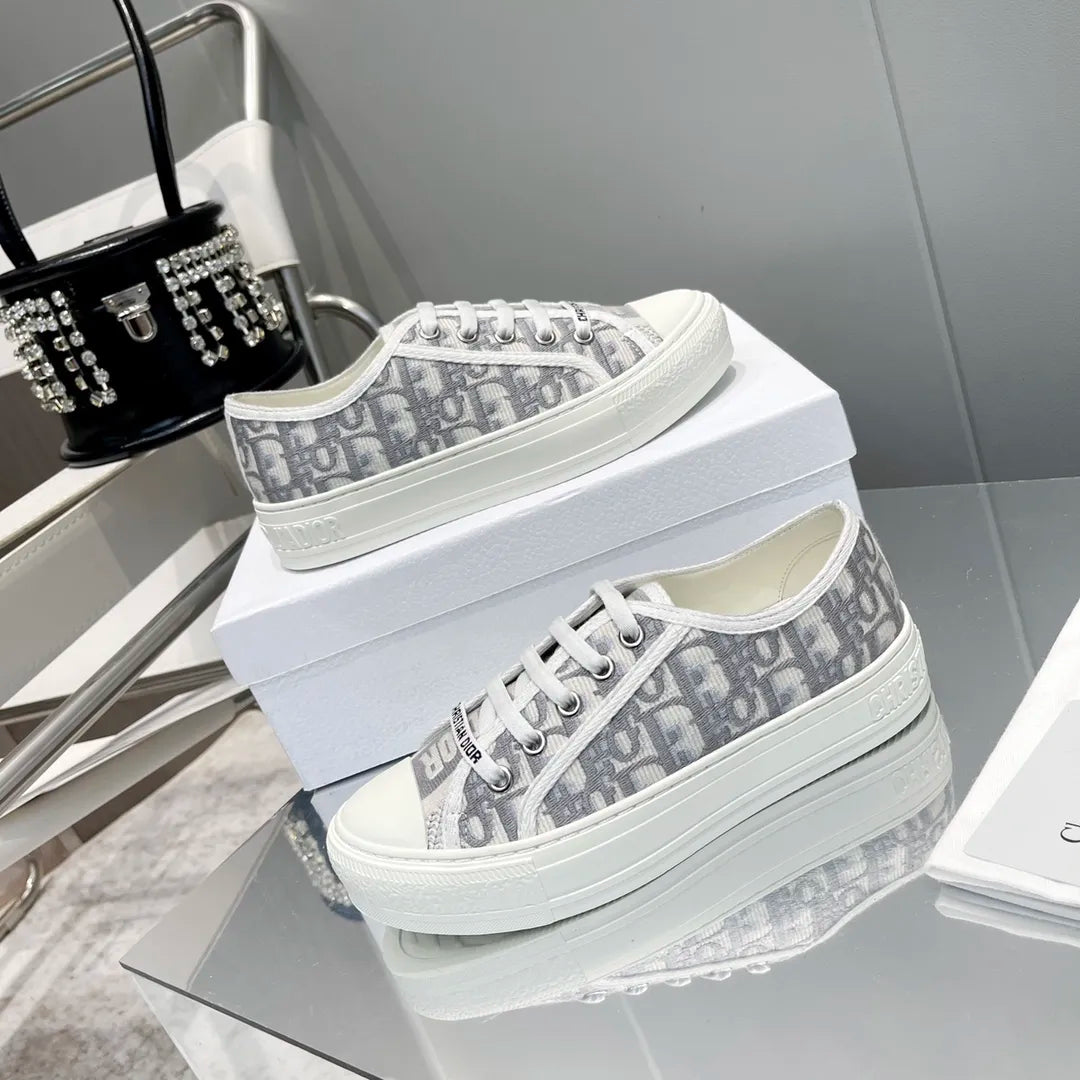 Women Sneakers N373