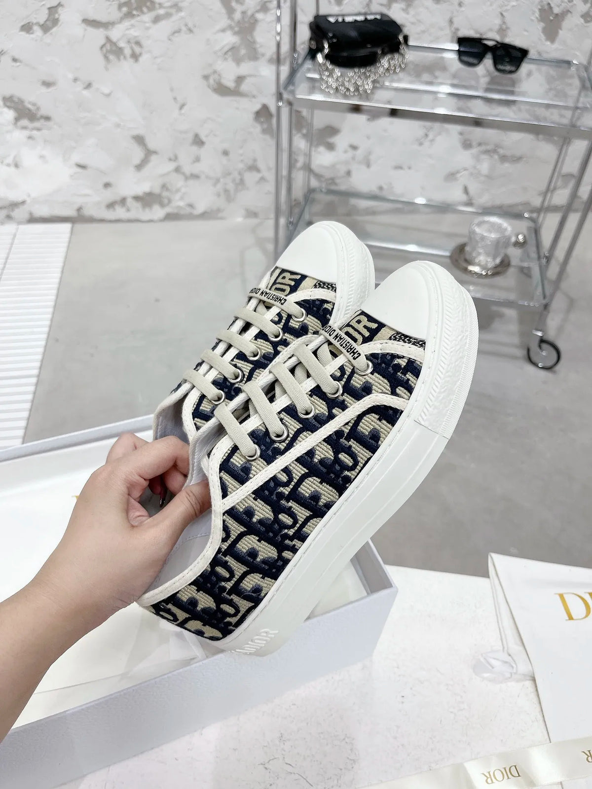 Women Sneakers N373