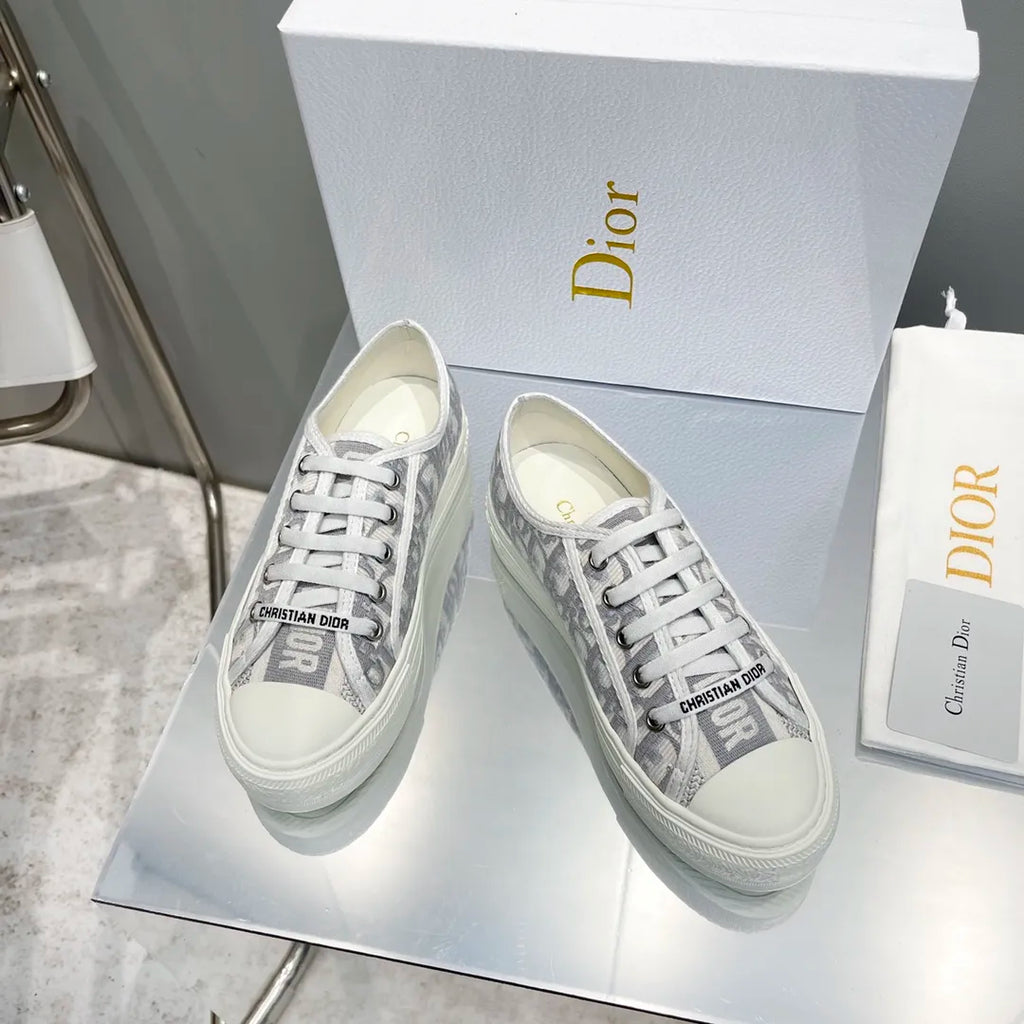 Women Sneakers N373