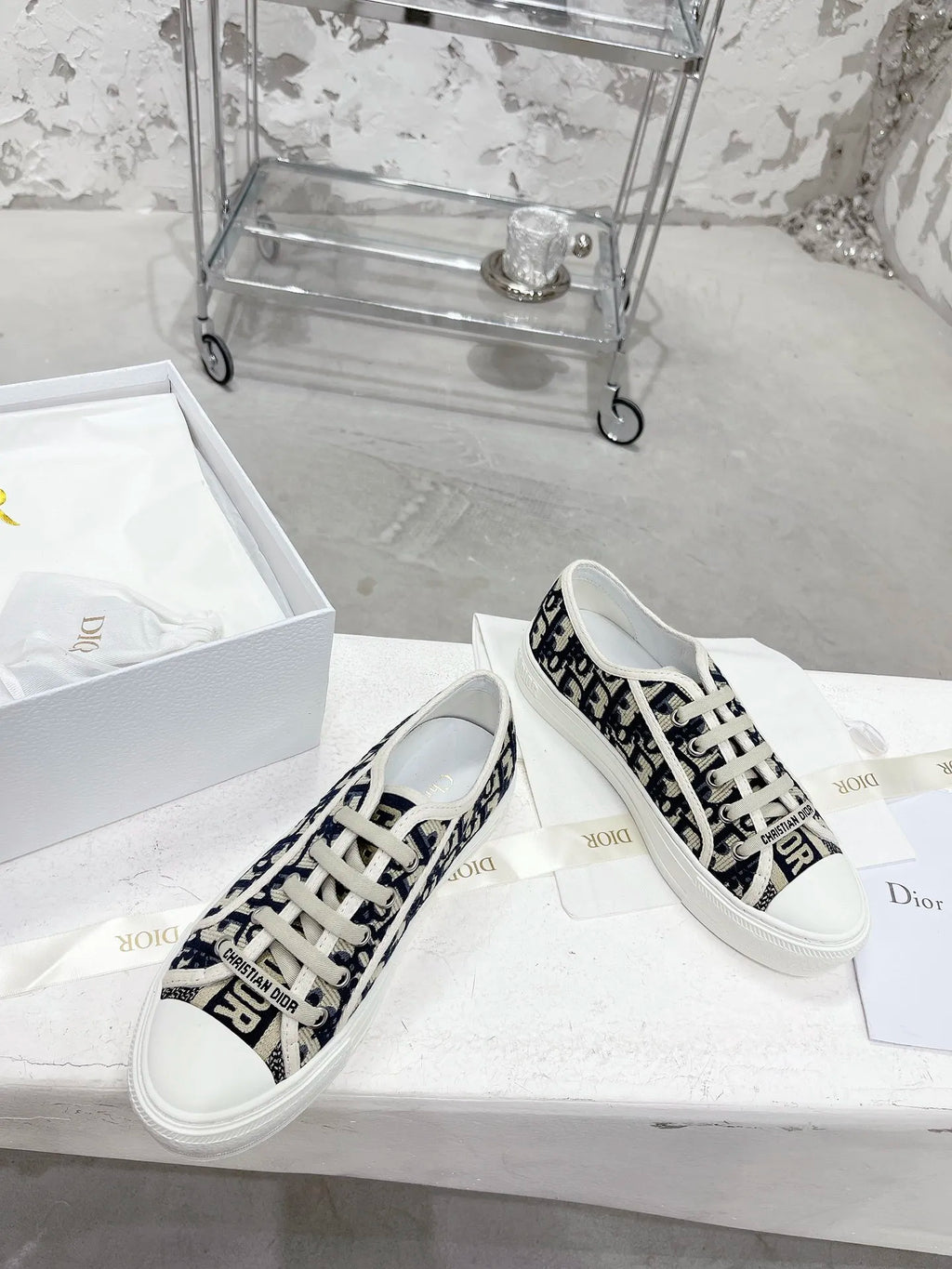 Women Sneakers N373