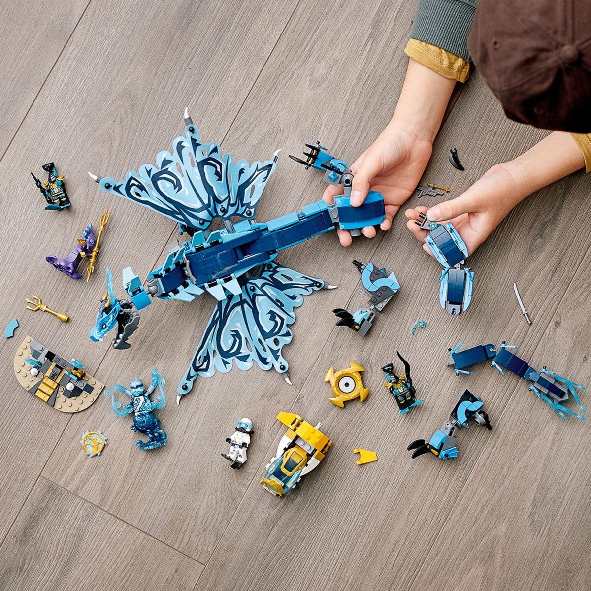 Water Dragon Toy Building Set with 5 Minifigures V951983