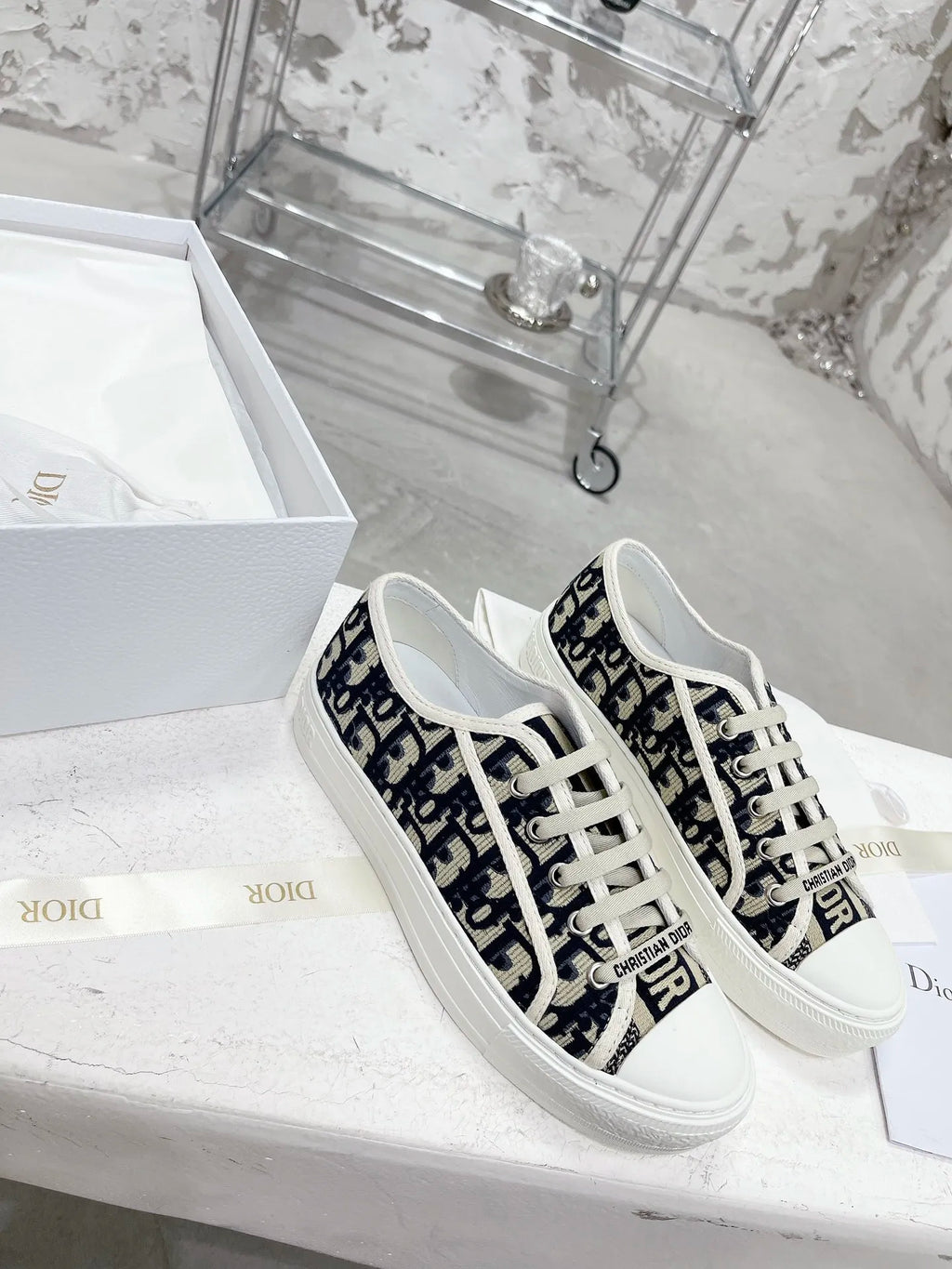 Women Sneakers N373