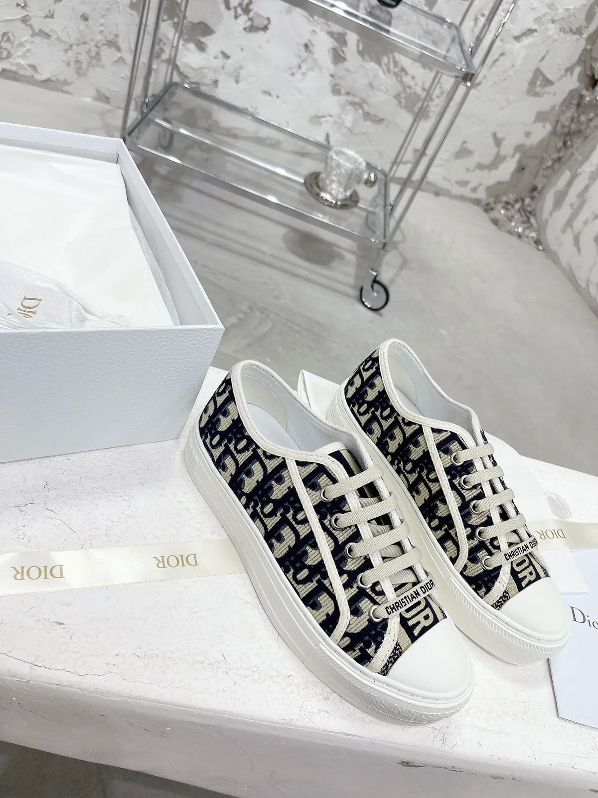 Women Sneakers N373