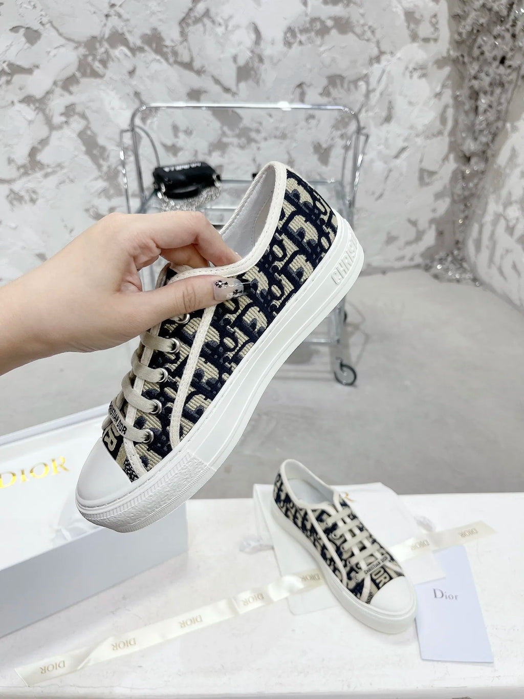 Women Sneakers N373