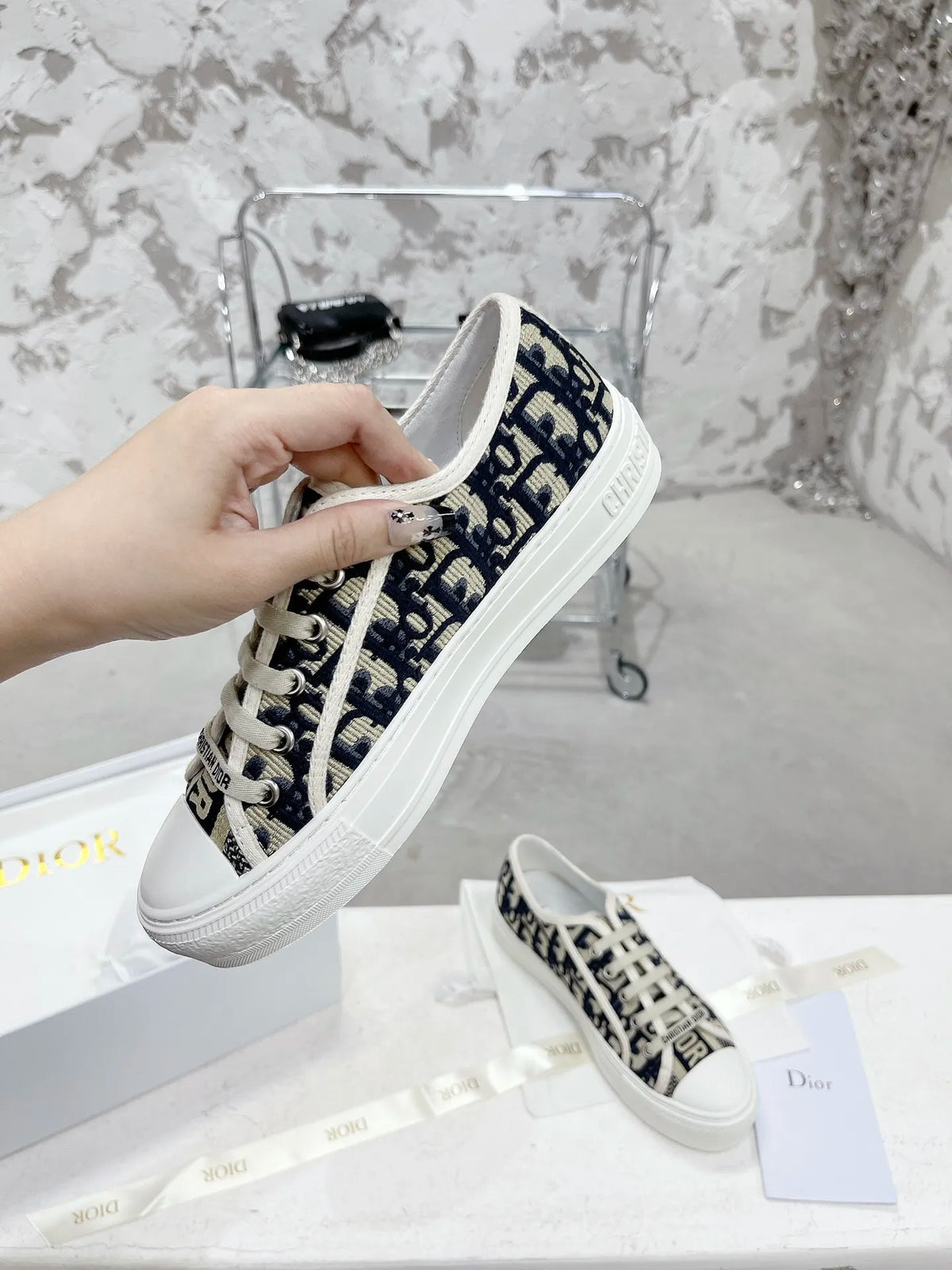 Women Sneakers N373
