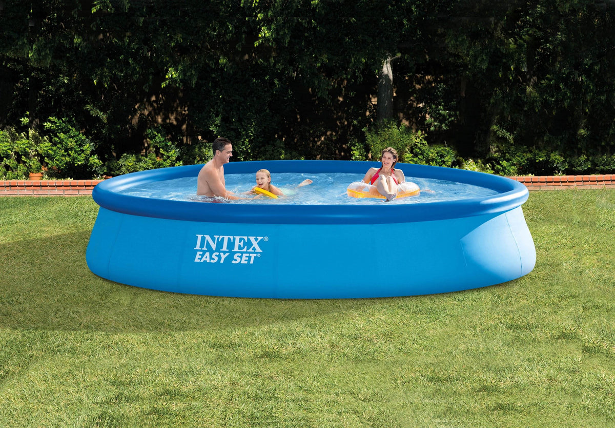 13' x 32 Above Ground Swimming Pool with Filter Pump & Cover Q8318